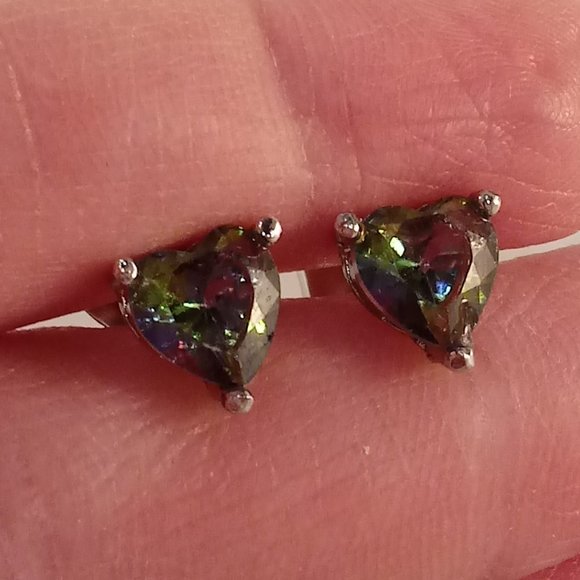 White Gold Plated Heart Mystic Rainbow Diamond Zircon Stud Earrings 1.13ctw - Picture 6 of 6